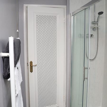 Superb 3 Bedroom Flat In Stafford Esterno foto