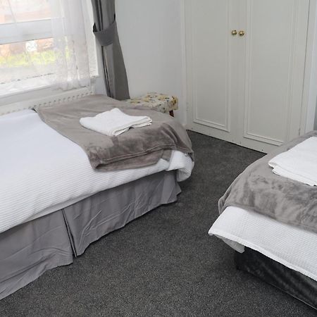 Superb 3 Bedroom Flat In Stafford Esterno foto