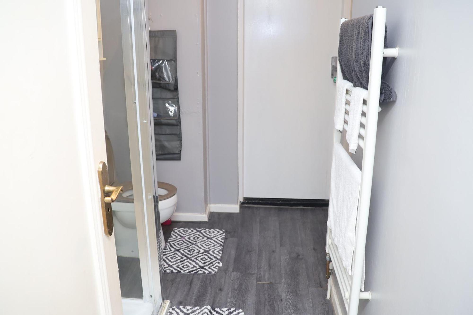 Superb 3 Bedroom Flat In Stafford Esterno foto