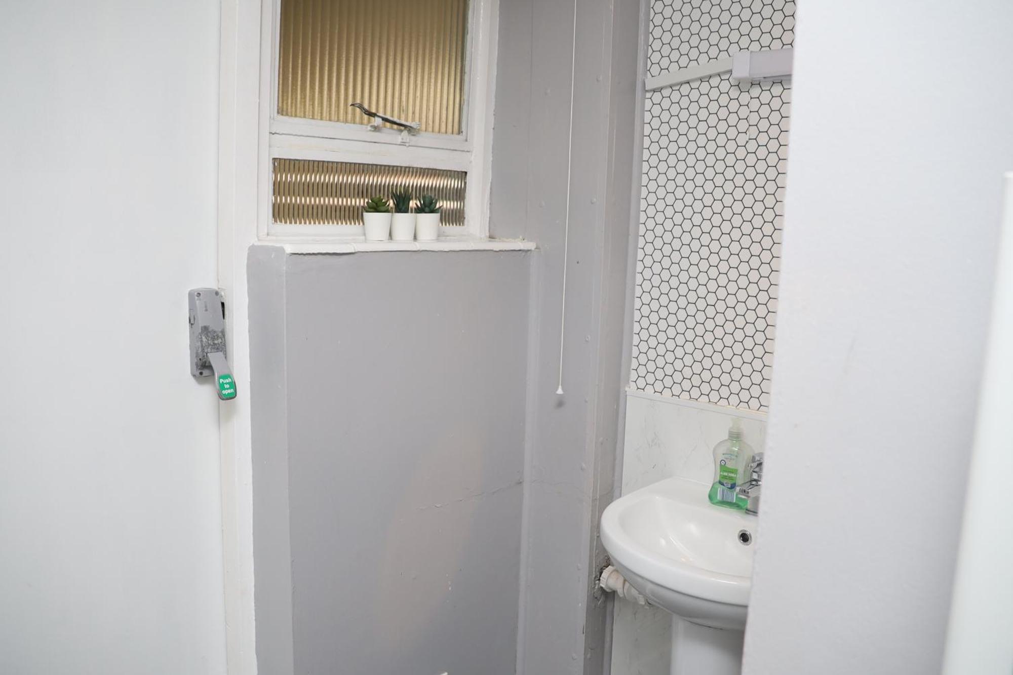 Superb 3 Bedroom Flat In Stafford Esterno foto