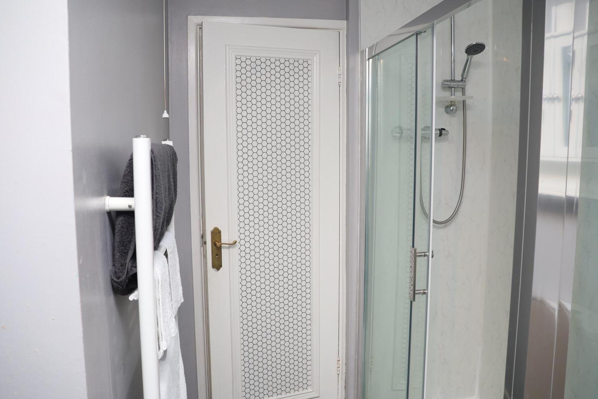 Superb 3 Bedroom Flat In Stafford Esterno foto