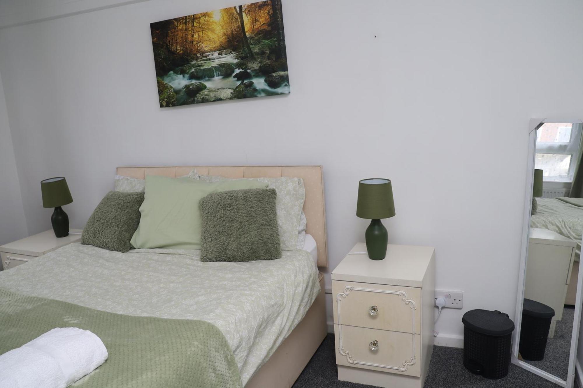 Superb 3 Bedroom Flat In Stafford Esterno foto