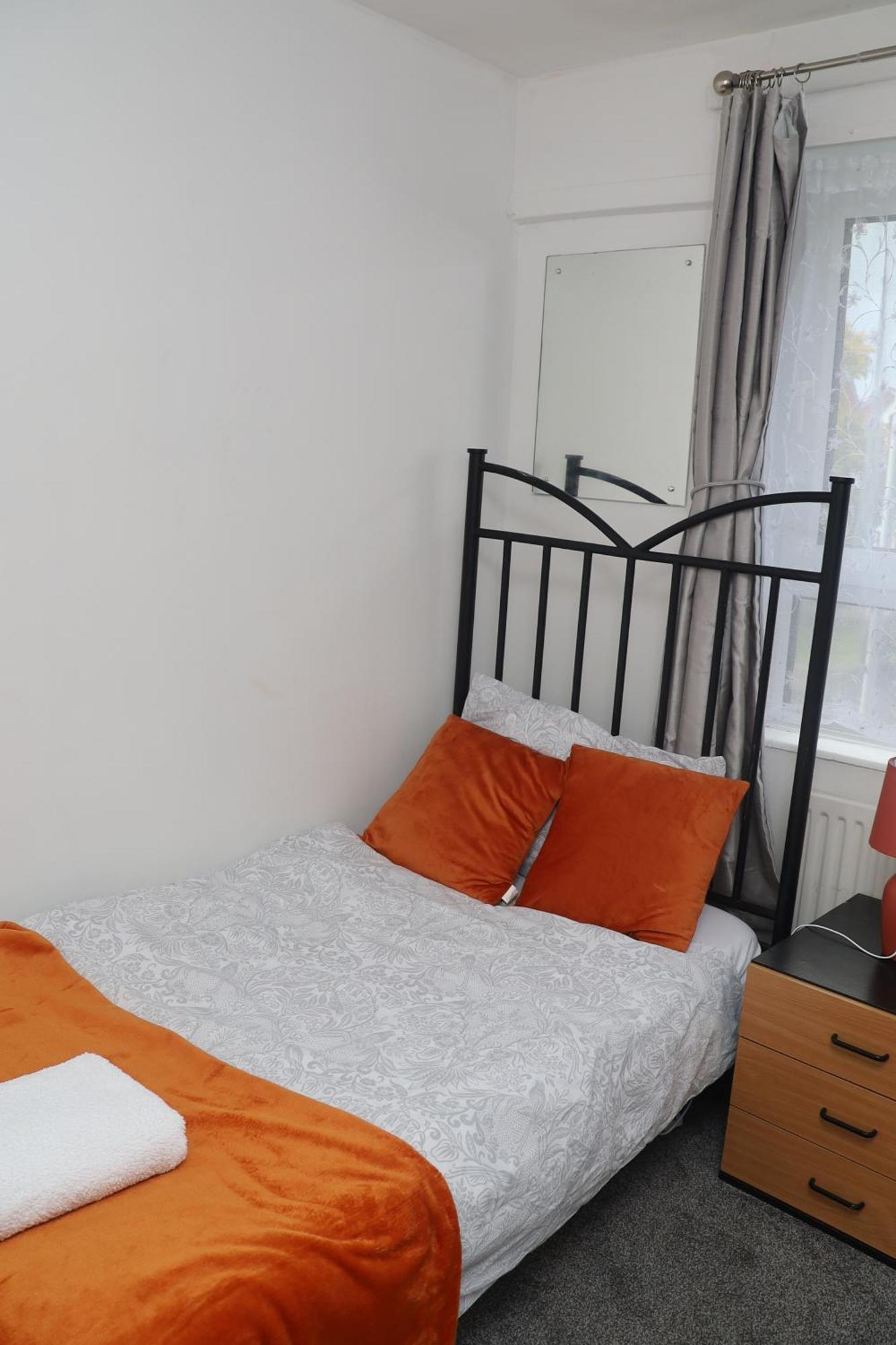 Superb 3 Bedroom Flat In Stafford Esterno foto