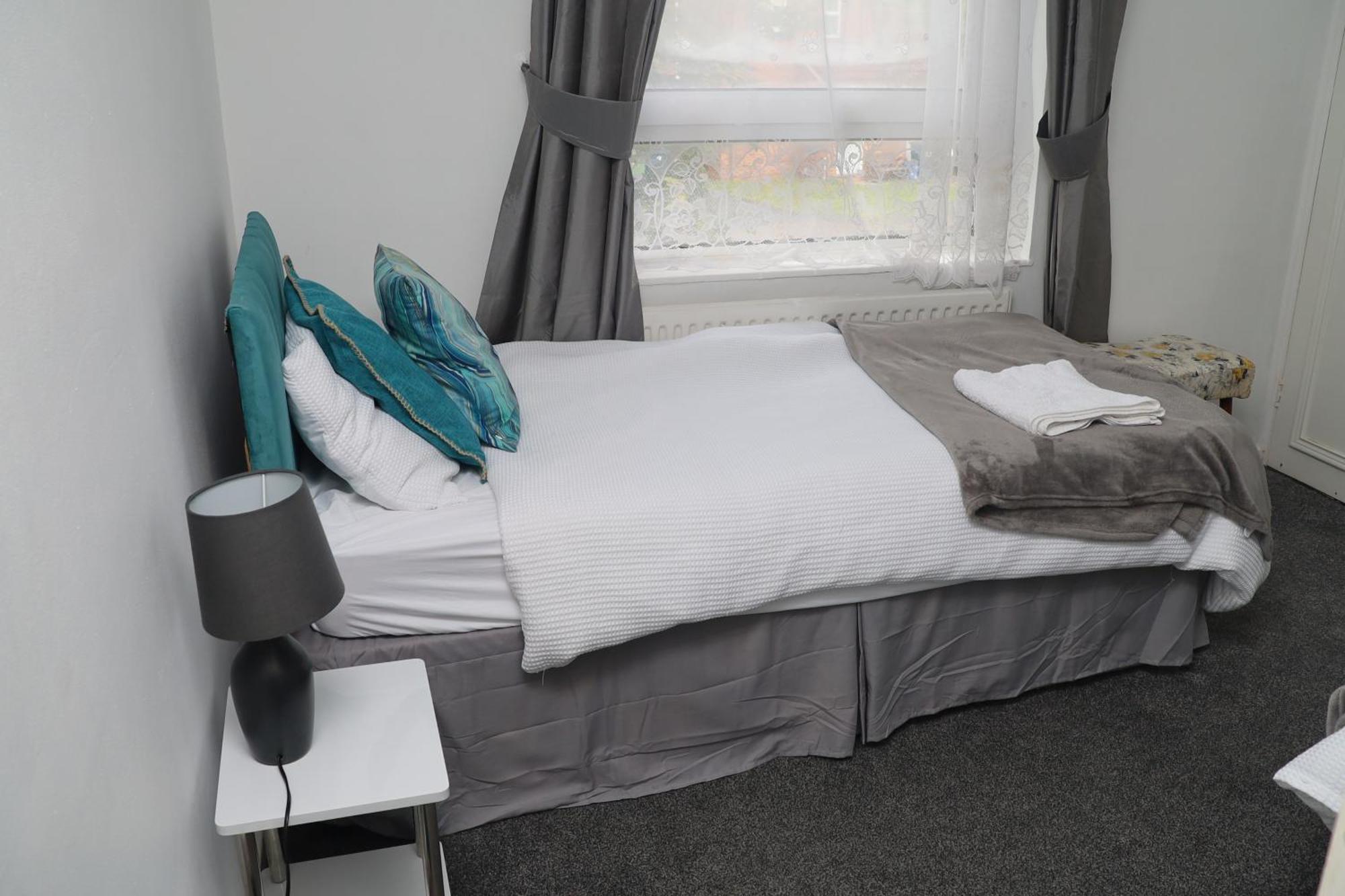 Superb 3 Bedroom Flat In Stafford Esterno foto