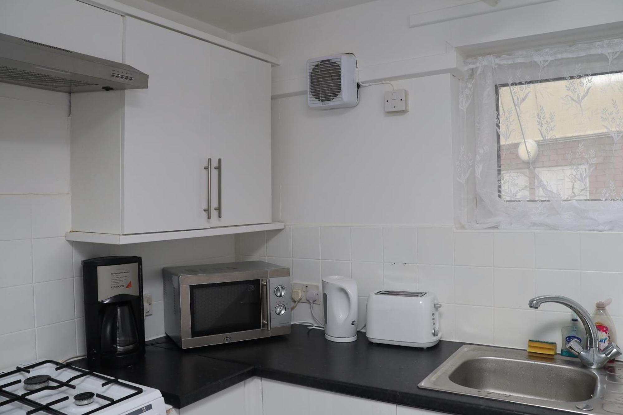 Superb 3 Bedroom Flat In Stafford Esterno foto